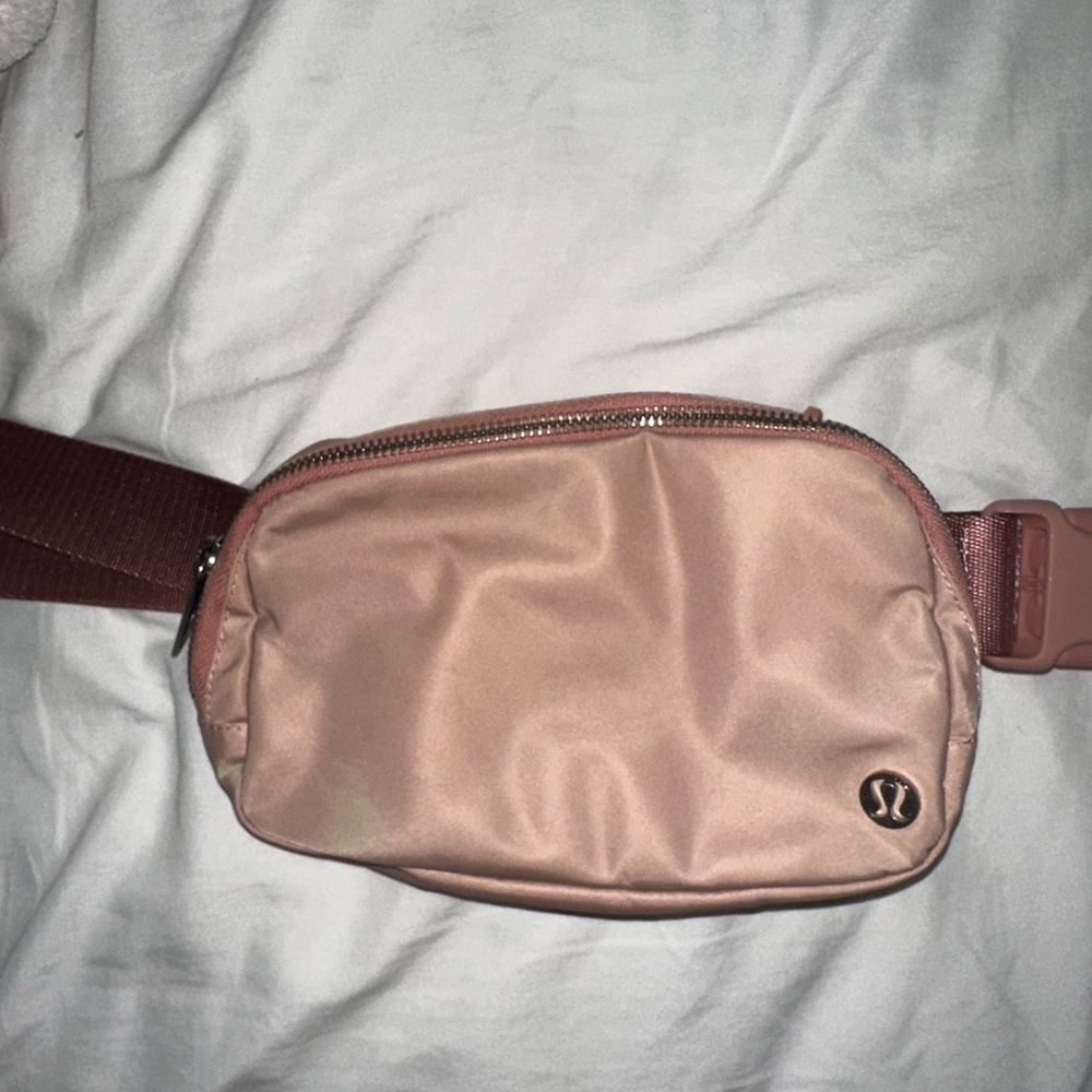 Lululemon Athletica Rose/Mauve Belt Bag